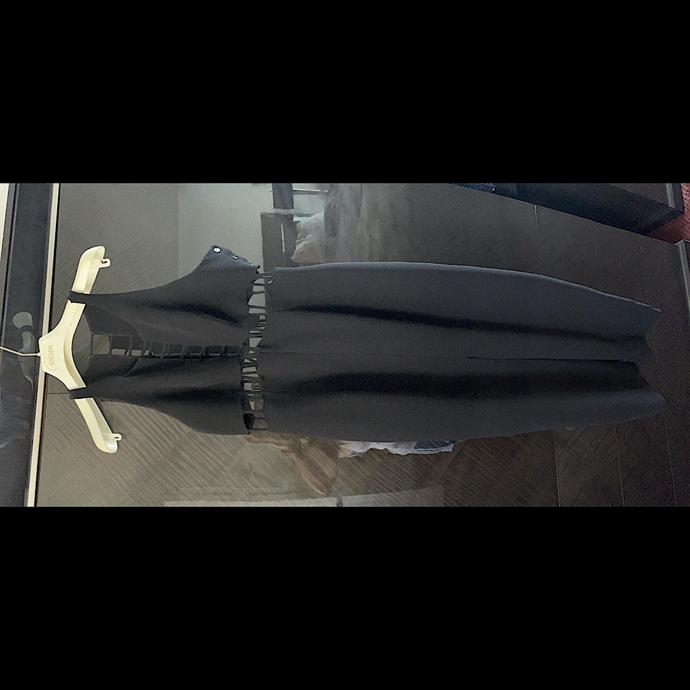 Cachè  Cut Out Open back dress